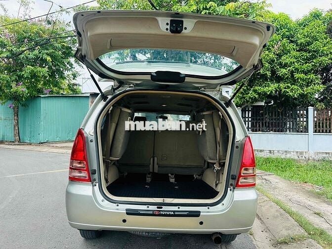 Toyota Innova 2006 G - 100000 km
