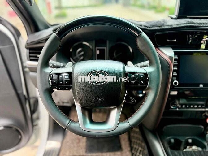 Toyota Fortuner Legender 2.4 4x2 AT sản xuất 2022