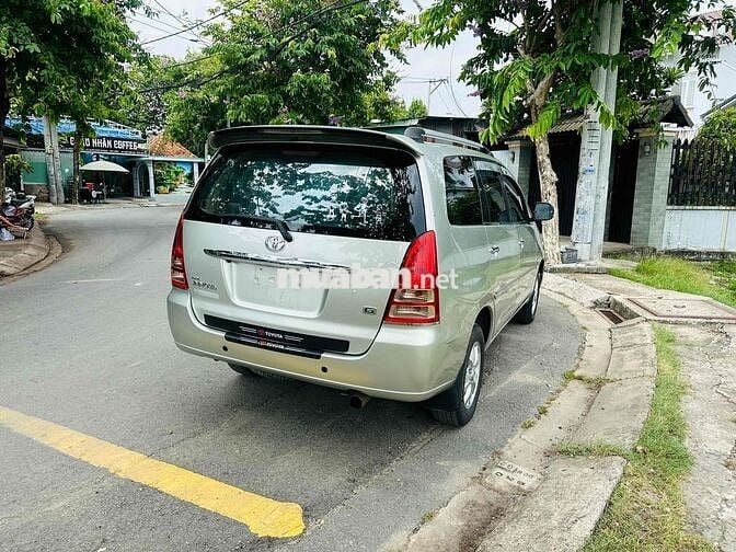 Toyota Innova 2006 G - 100000 km