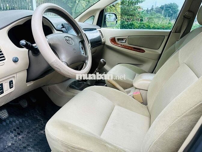 Toyota Innova 2006 G - 100000 km