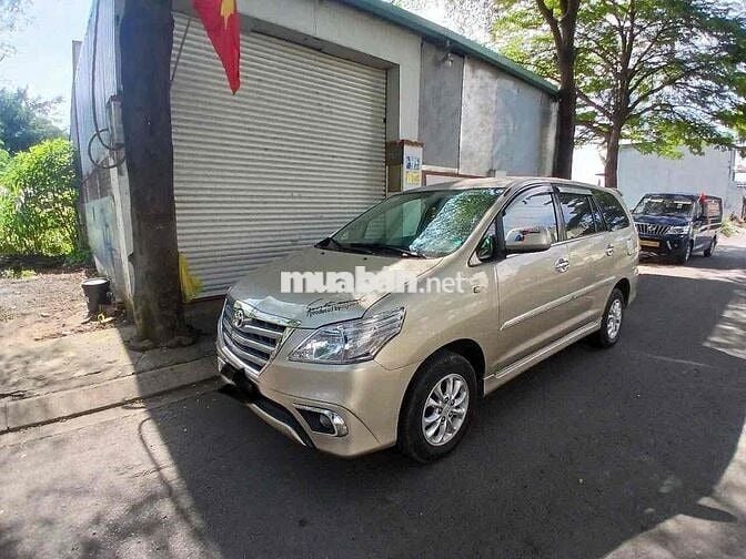 cần bán inova 2014 bản G tự động.biển tphcm.xe gd