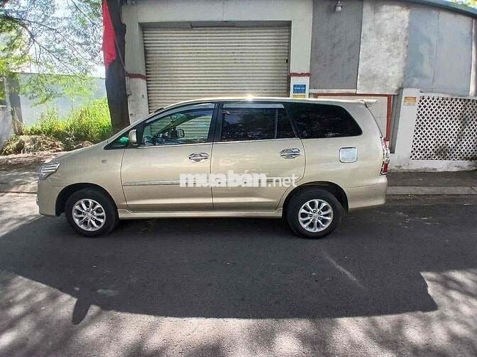 cần bán inova 2014 bản G tự động.biển tphcm.xe gd