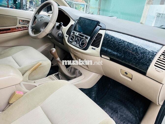 Toyota Innova 2006 G - 100000 km