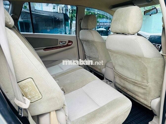 Toyota Innova 2006 G - 100000 km
