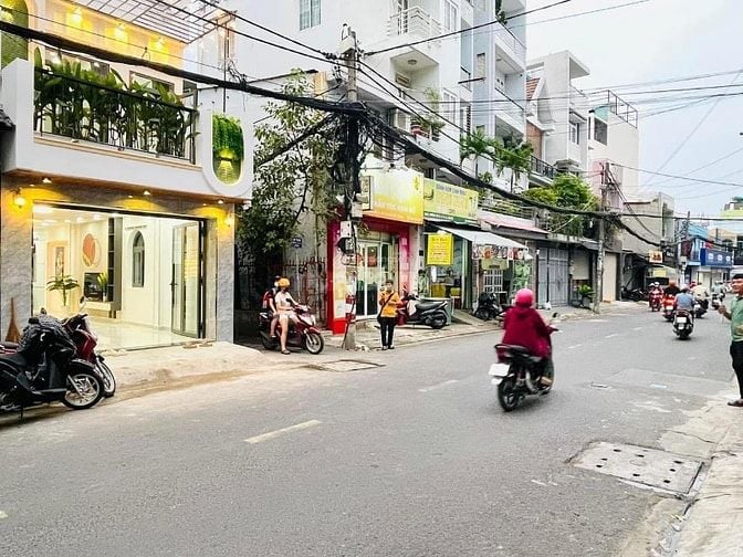 BÁN GẤP GIẢM LỘC NHÀ ĐẸP Đ. Âu Dương Lân Q8, gần TH ADL. DT: 70m2