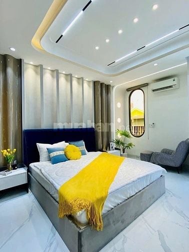 Đi nước ngoài định cư bán gấp nhà ở đường Bành Văn Trân, phường 7, quậ