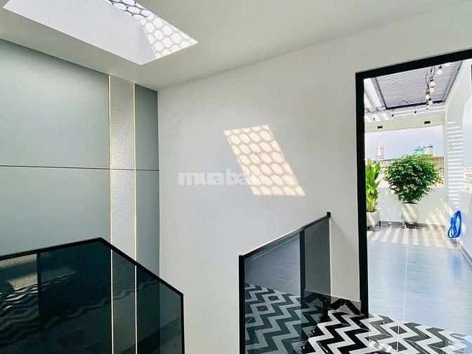 Đi nước ngoài định cư bán gấp nhà ở đường Bành Văn Trân, phường 7, quậ