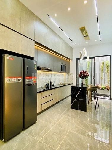 Đi nước ngoài định cư bán gấp nhà ở đường Bành Văn Trân, phường 7, quậ