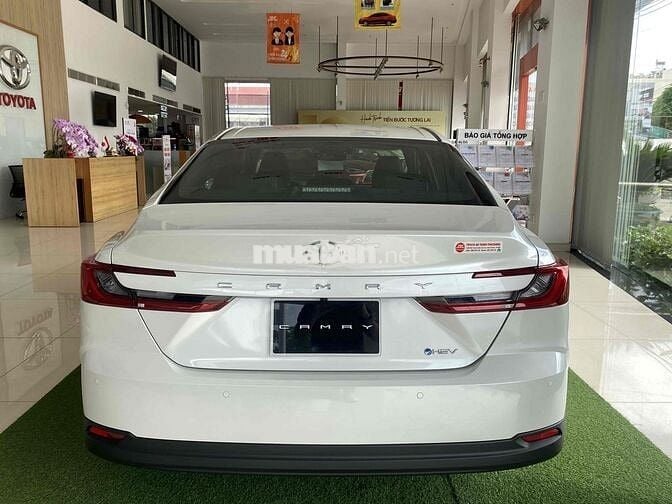 TOYOTA CAMRY 2.5HEV MID - ƯU ĐÃI LỚN - GIAO NGAY