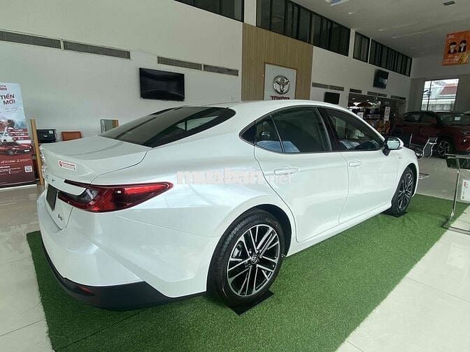 TOYOTA CAMRY 2.5HEV MID - ƯU ĐÃI LỚN - GIAO NGAY