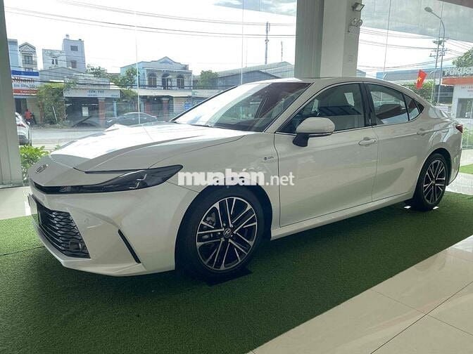 TOYOTA CAMRY 2.5HEV MID - ƯU ĐÃI LỚN - GIAO NGAY
