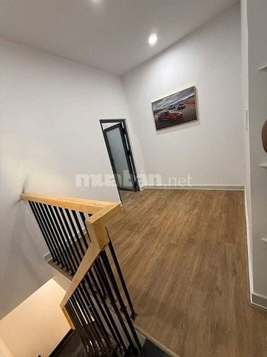 Chính chủ bán nhà Lê Văn Linh P13 Q4.43m2,1trệt 1lầu,có hiên trước nhà