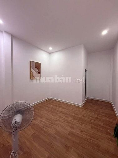 Chính chủ bán nhà Lê Văn Linh P13 Q4.43m2,1trệt 1lầu,có hiên trước nhà