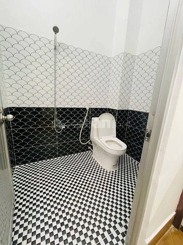 Chính chủ bán nhà Lê Văn Linh P13 Q4.43m2,1trệt 1lầu,có hiên trước nhà