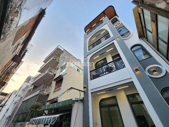 NHÀ 5TẦNG /LÊ THÁNH TÔN Q1 4.9m X 17m /Thu nhập 1tỷ2/năm