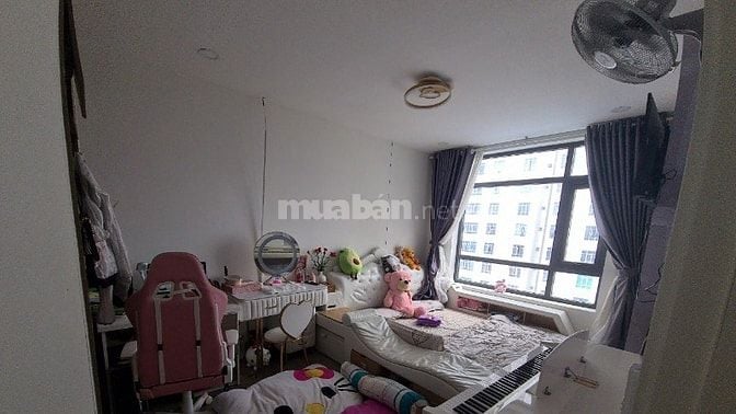 kẹt tiền cần bán căn hộ 65m2 giá rẻ,tòa nhà có trung tâm thương mại