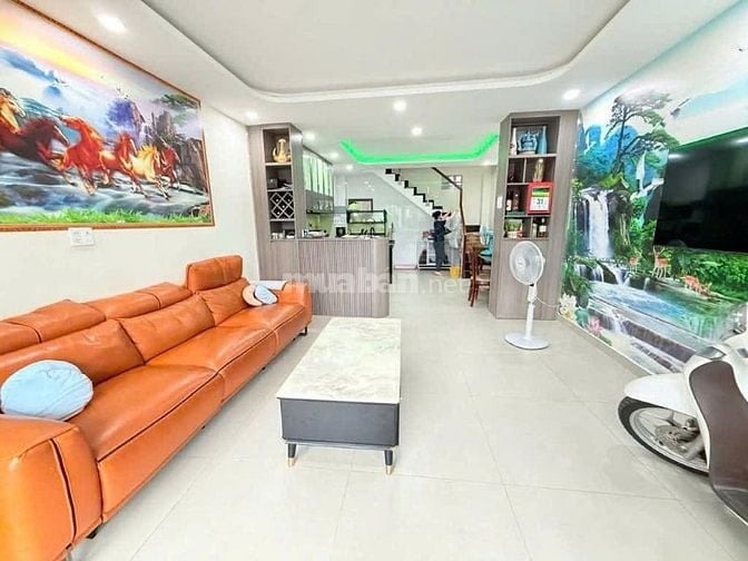 Chủ bán gấp nhà Nguyễn Thị Minh Khai P Bến Nghé Q1.49m2 , 2tầng,hẻm 5m