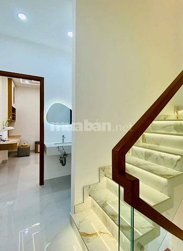 Đi nước ngoài định cư bán gấp nhà ở đường Nguyễn Hữu Thọ, phường Tân H