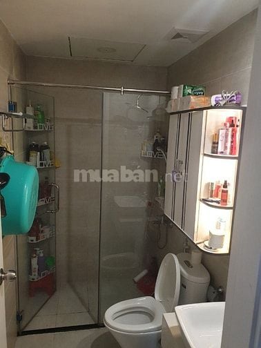 kẹt tiền cần bán căn hộ 65m2 giá rẻ,tòa nhà có trung tâm thương mại