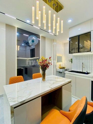 Đi nước ngoài định cư bán gấp nhà ở đường Nguyễn Hữu Thọ, phường Tân H