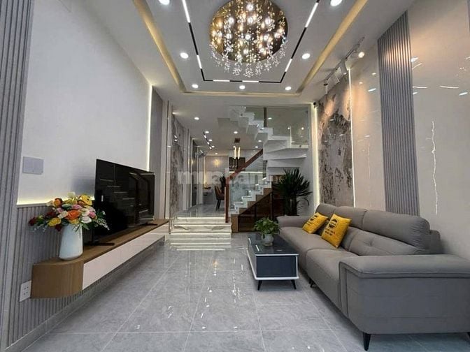 Đi nước ngoài định cư bán gấp nhà ở đường Nguyễn Hữu Thọ, phường Tân H