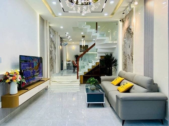 Đi nước ngoài định cư bán gấp nhà ở đường Nguyễn Hữu Thọ, phường Tân H