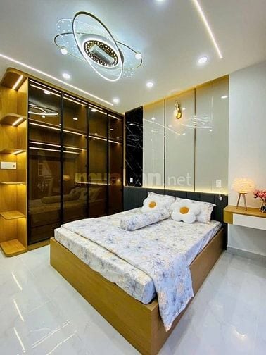 Đi nước ngoài định cư bán gấp nhà ở đường Nguyễn Hữu Thọ, phường Tân H