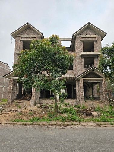 Biệt thự xịn sò cách Hà Nội chỉ 10-20km mà giá chỉ 8x triệu/m2. Có đây