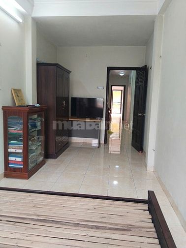 Cho thuê tầng 1+ tầng 2 nhà mặt đường lớn chính chủ