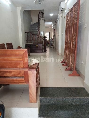 Cho thuê tầng 1+ tầng 2 nhà mặt đường lớn chính chủ