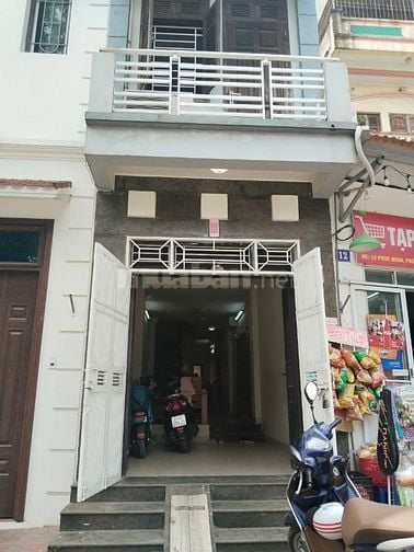 Cho thuê tầng 1+ tầng 2 nhà mặt đường lớn chính chủ
