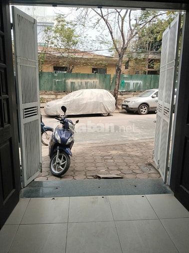 Cho thuê tầng 1+ tầng 2 nhà mặt đường lớn chính chủ