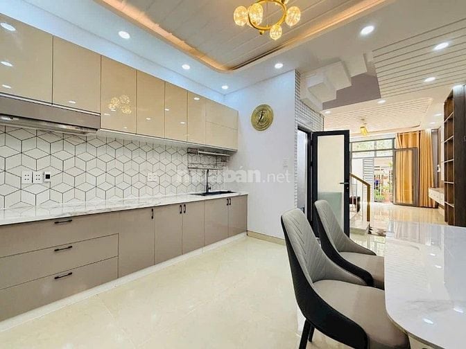 Bán nhà Lê Tung Quận 11 | Dt: 50m2 giá 3 tỷ 360 triệu Kèm nội thất