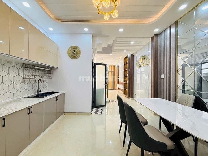 Bán nhà Lê Tung Quận 11 | Dt: 50m2 giá 3 tỷ 360 triệu Kèm nội thất