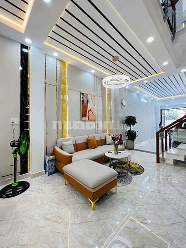 Kẹt tiền bán gấp nhà Minh Phụng. Phường 2. Quận 6. Giá 2 tỷ 990.