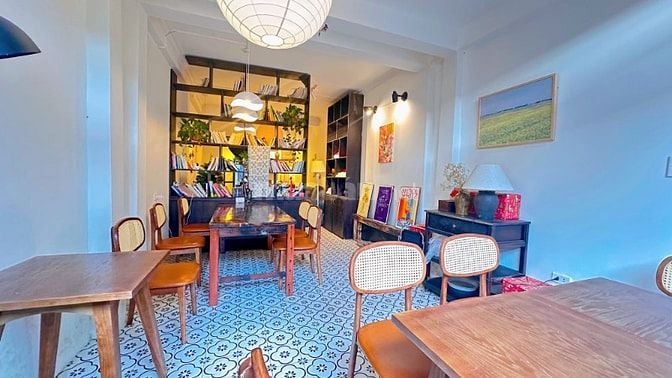 Cần bán gấp căn hộ tập thể sư phạm 90m2, kinh doanh, ô tô 2 mặt tiền, 