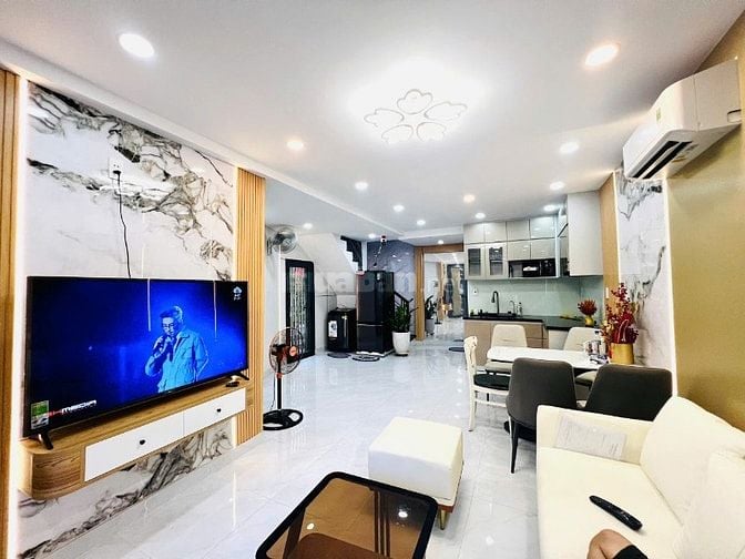 Bán nhà 2MT đường Duy Tân QPN dt: 3.3m(5.5m) x 9m 1 lầu 2PN giá 5 tỷ 7