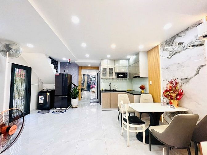 Bán nhà 2MT đường Duy Tân QPN dt: 3.3m(5.5m) x 9m 1 lầu 2PN giá 5 tỷ 7