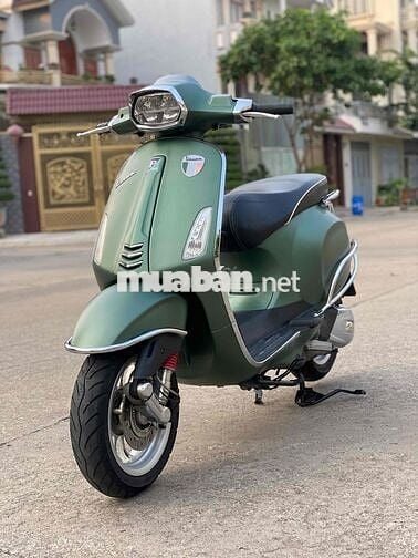 Vespa Sprint cuối 2019 đèn led