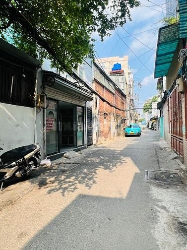Nhà em cần bán căn nhà 2 mặt tiền đường Hoàng Sa, Quận Tân Bình.