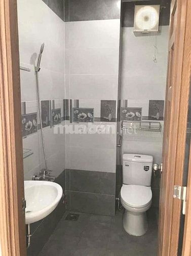 Cho thuê nhà mặt tiền Hàn Hải Nguyên P2 Q11 giá 15tr