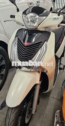 Nhà chật cần thanh lý xe sh 2015
