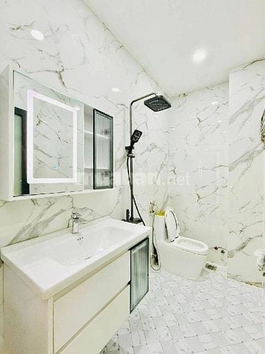 Đi nước ngoài định cư bán gấp nhà ở đường Nguyễn Chế Nghĩa, phường Xóm