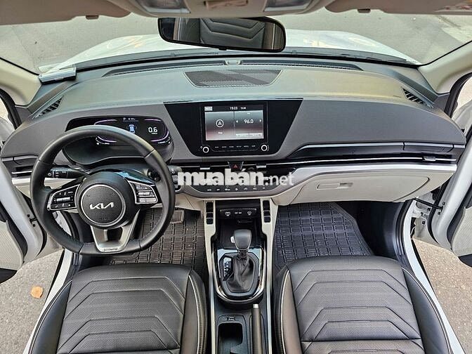 Kia Carens 2023 1.5G Luxury - 45000 km