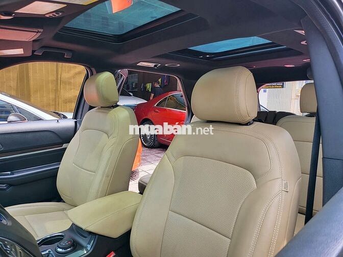 Ford Mỹ Explorer Limited Flat Black Captain seat