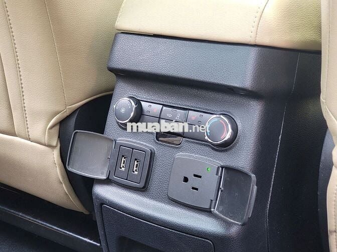 Ford Mỹ Explorer Limited Flat Black Captain seat