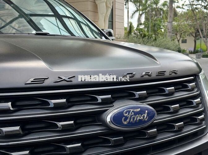 Ford Mỹ Explorer Limited Flat Black Captain seat