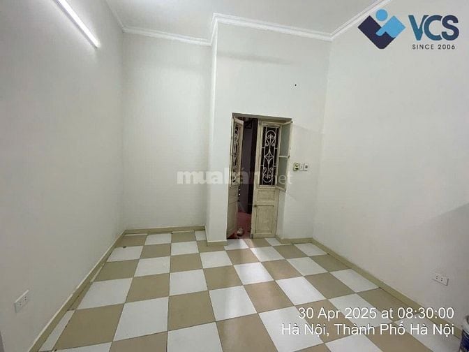 Cho thuê nhà trong khuôn viên biệt thự Pháp cổ 49A Hàng Bài, Q.HK