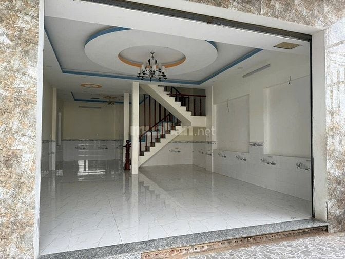 Nhà mặt tiền, rộng , thoáng mát, cho thuê dài hạn