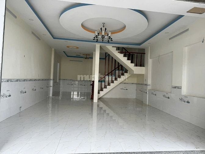 Nhà mặt tiền, rộng , thoáng mát, cho thuê dài hạn